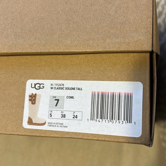 NEW IN BOX UGG Solene Tall (size 7) - Picture 6 of 6